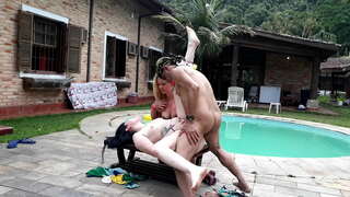 Milf na piscina Milf na piscina