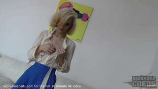 Pretty girl menehi ultra panas strip nggodha aneh obyek botol selipan creative saru