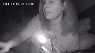 Busty Milf විනාශ ඇගේ Clit නිදාගන්නා දී, Hidden Cam