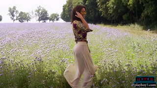 Busty හංගේරියානු MILF ආදර්ශ ලැබෙන නිරුවත් වගේ ඇදහිය නොහැකි තරම් උණුසුම් නිරුවත්