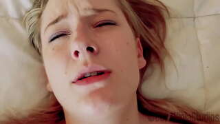 Hijastro Consigue Que Mamá Se Lo Folle Y Se Corre En Su Remolque De Culo