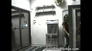 Niedliche busty babe gëtt Chef BESCHT blowjob bei der Aarbecht