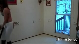 Exhibicionista limpiando desnudo para el barrendero, que bordeó! Exhibicionista limpiando desnudo para el barrendero, que bordeó!