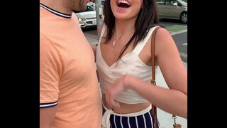 ���ූර්ණ ස්ථානයට මෙය හුරුබුහුටි යොවුන් බබා Avi හා ආදරය ලැබෙන ආසා විසින් නව යාළුවා